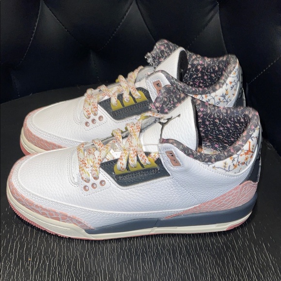 Jordan 3 Retro Big kids Sneakers in White and Pink Vintage Floral. Brand New‼️ - Picture 2 of 11